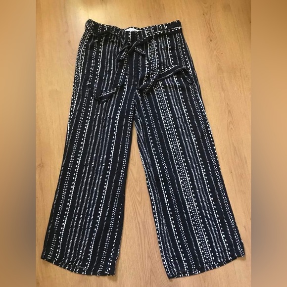 Medium Cupcakes and Cashmere Pants - Picture 4 of 7